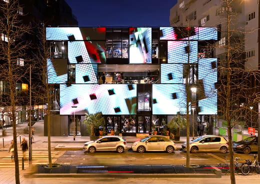 EP7 Paris Digital Screens